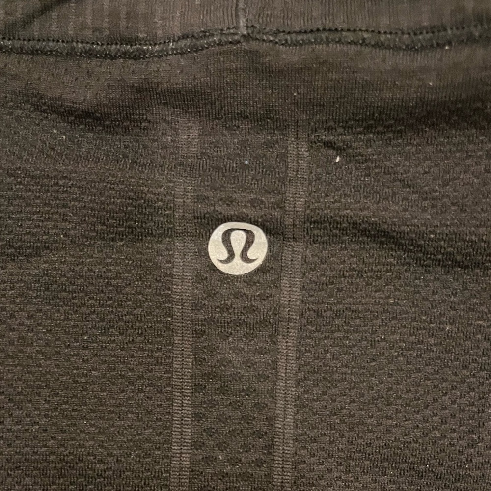 Lululemon black workout tee. Size 8